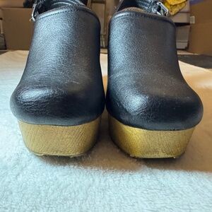 Universal Thread Black Clog size 11